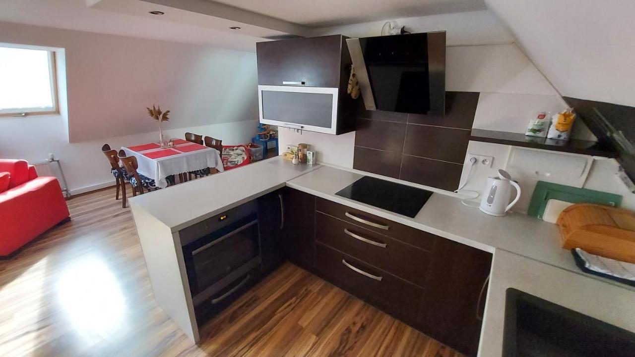 Apartmán Tajov pre 5 osôb, privatne parkovanie a terasa Exterior foto