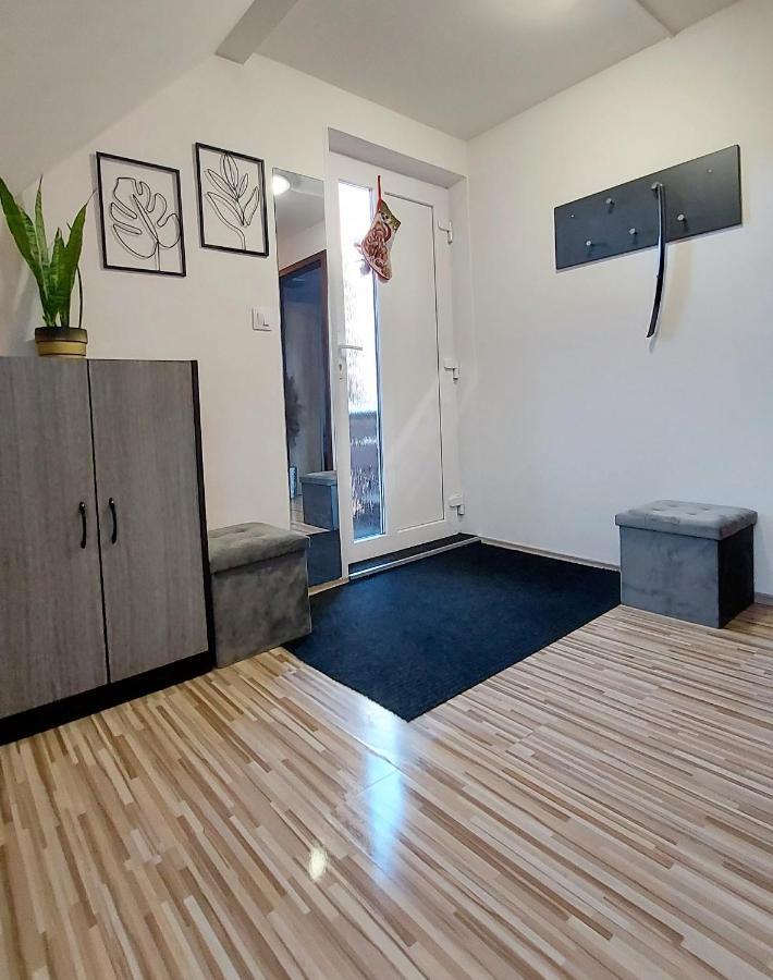 Apartmán Tajov pre 5 osôb, privatne parkovanie a terasa Exterior foto