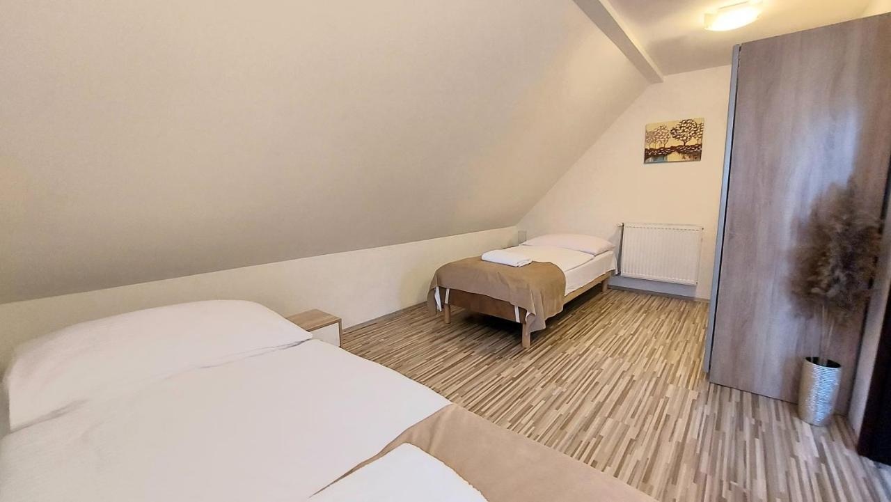 Apartmán Tajov pre 5 osôb, privatne parkovanie a terasa Exterior foto